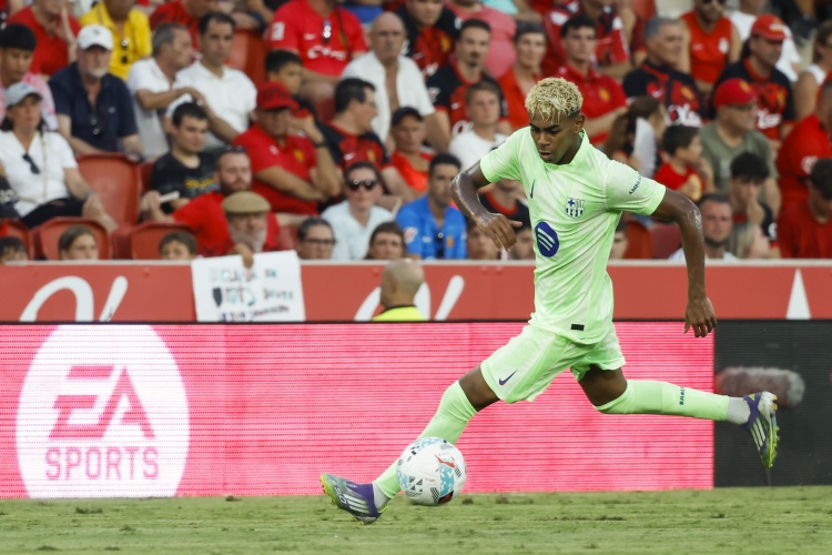 华体会官网-亚马尔18岁34天刷新西甲纪录，超越法蒂成21世纪最年轻15球先生